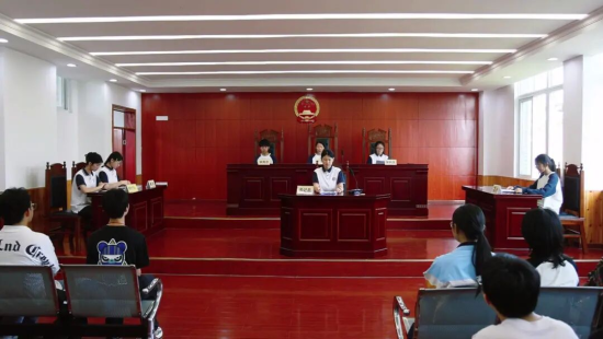 ͼΪѧ����ģ�ⷨͥ������ʽѧ�������������̨���������ӽ硷��Ŀ ��ͼ