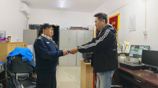 ͼΪ�˿͸�л˾��ʰ�������ܷ��߹�ͼ