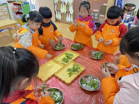 ͼΪ�׶��������ˡ��ϴ�����ͤ���׶�԰ ��ͼ