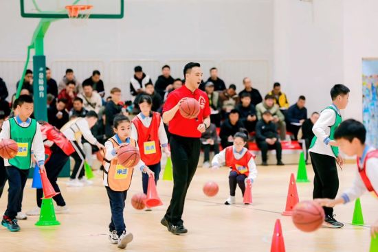 图为体育课堂展示。重庆市“新领雁工程”体育教研工作坊 供图 图为体育课堂展示。重庆市“新领雁工程”体育教研工作坊 供图