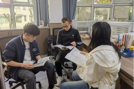 图为教研活动现场。合川区行知小学 供图 图为教研活动现场。合川区行知小学 供图