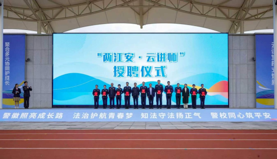 ͼΪ��Ƹ��ʽ�ϣ����������������ƽ�ʦ�������ŶӼ������ࡣ�������� ��ͼ