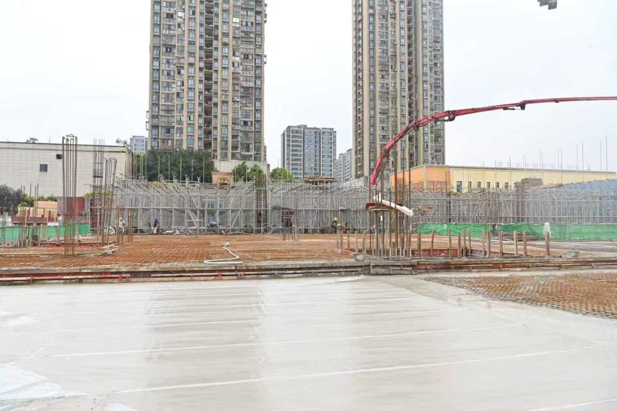 ͼΪʩ���ֳ����н������ֹ�ͼ