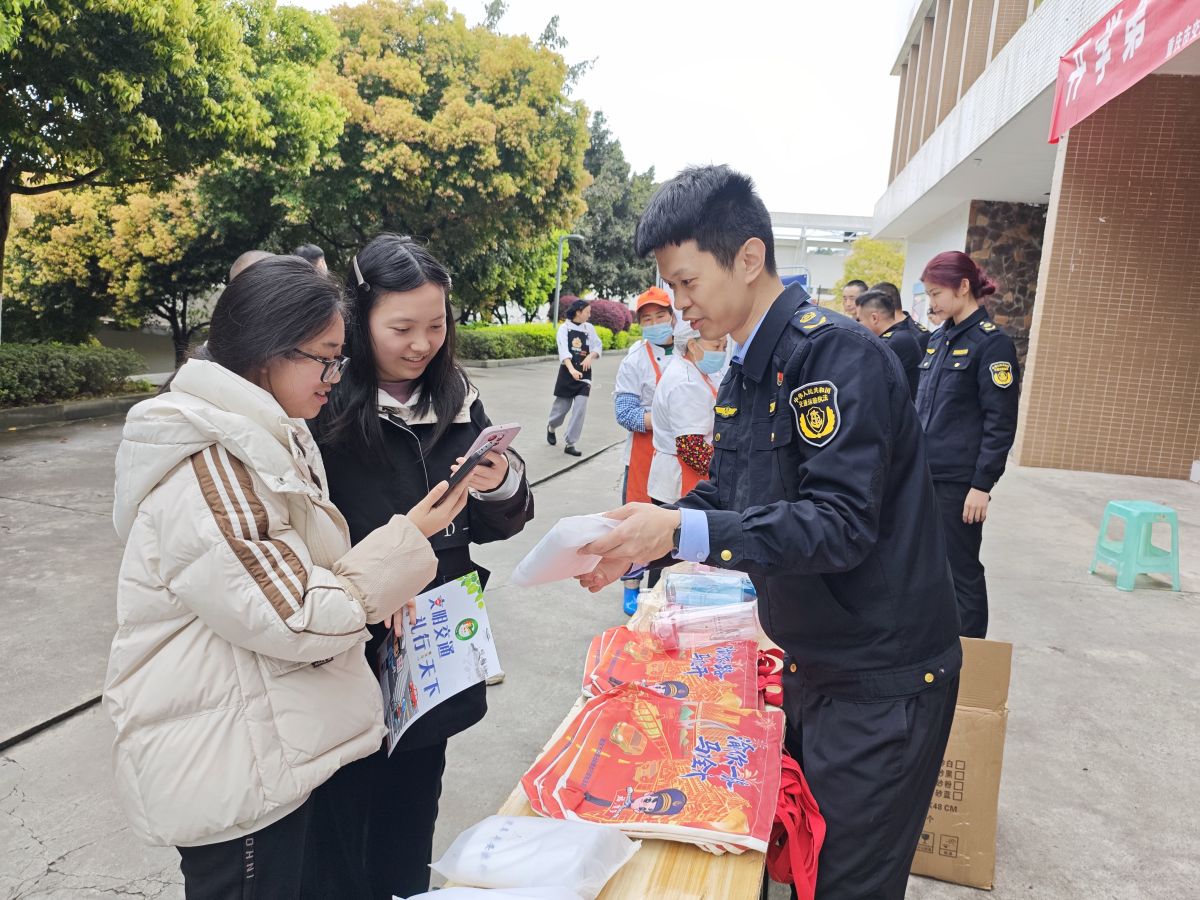 ͼΪ��ֳ������콻ִͨ���ܶ� ��ͼ