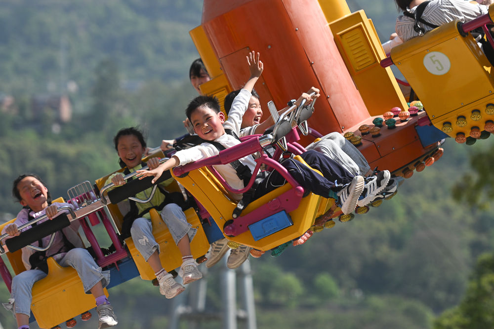 4��4�գ�С�����������츢�����ĺ��С���������档 ���� ������ ��