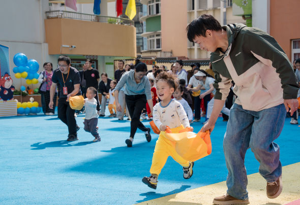 图为亲子运动会现场。巫峡幼儿园 供图 图为亲子运动会现场。巫峡幼儿园 供图