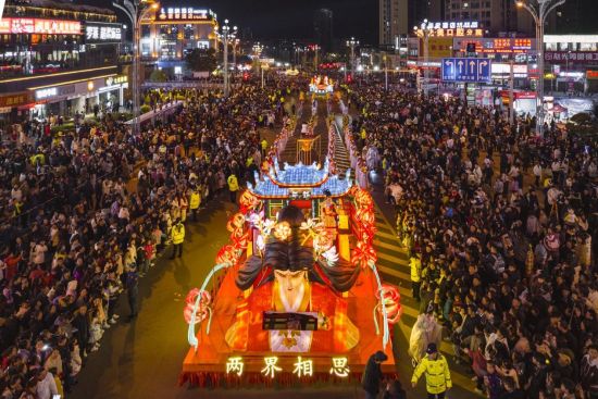 图为2025丰都庙会巡游。丰都县委宣传部 供图 图为2025丰都庙会巡游。丰都县委宣传部 供图