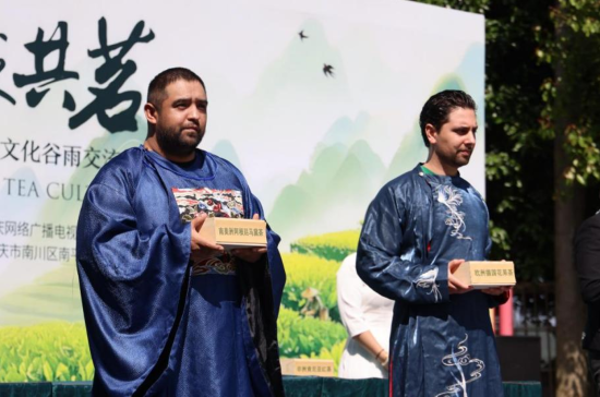 ͼΪ��ֳ��� ���췽��ͼ