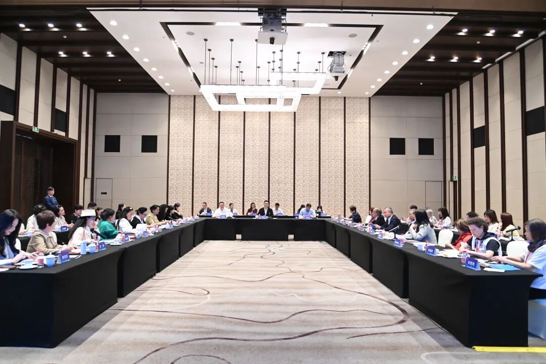 ͼΪ���Ů��ҵ�ҽ�����̸����ɳƺ�������С��￭�� ��