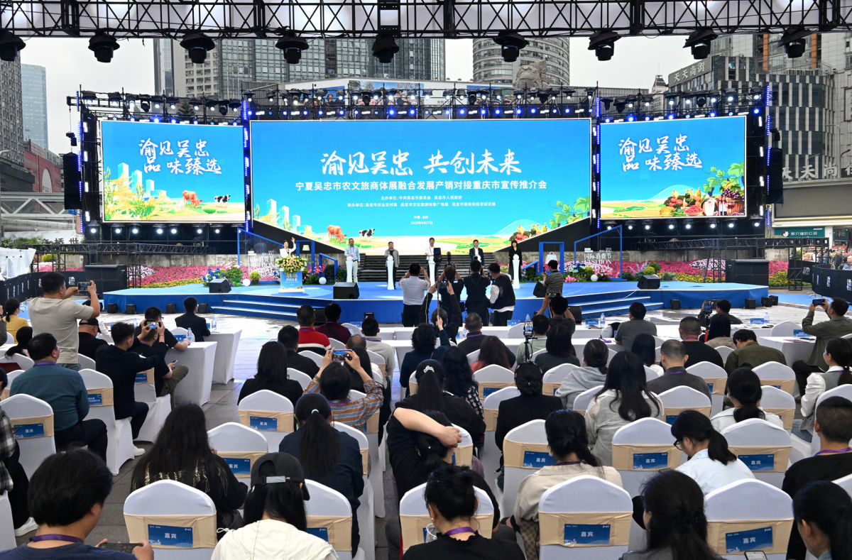 ͼΪ��ֳ������췽��ͼ