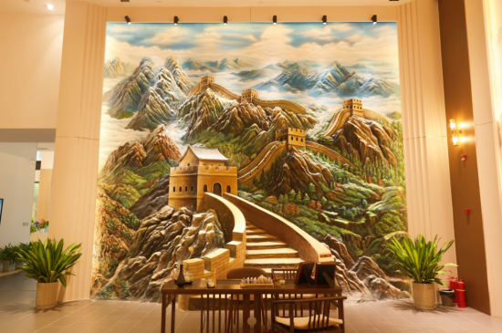 图为浮雕壁画作品《万里长城》。 谭超平 摄 图为浮雕壁画作品《万里长城》。 谭超平 摄