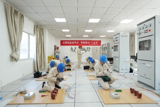 图为技能竞赛现场。国网重庆开州供电公司供图 图为技能竞赛现场。国网重庆开州供电公司供图