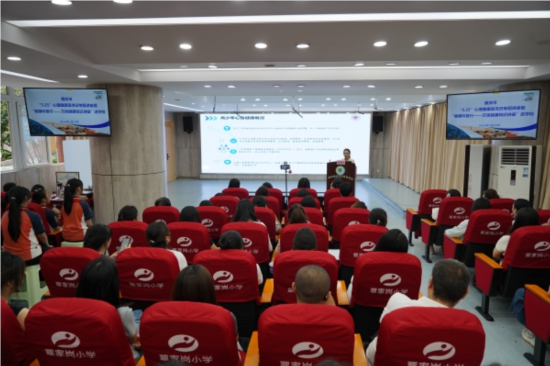 图为沙坪坝区覃家岗小学活动现场。李道国 摄 图为沙坪坝区覃家岗小学活动现场。李道国 摄