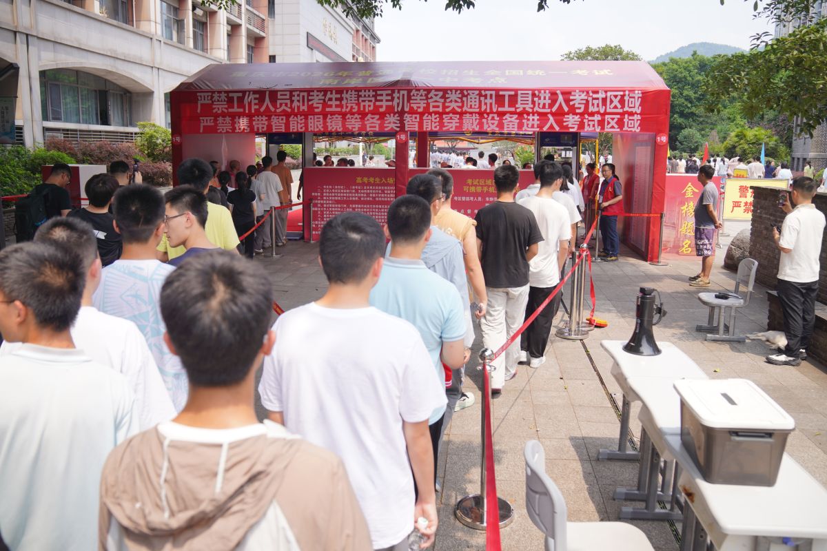 图为记者实地打探考点所见场景。王成伟 摄 图为记者实地打探考点所见场景。王成伟 摄
