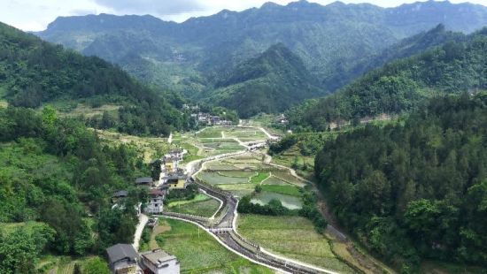 图为彭水善感乡石槽坝河流域航拍。 张超 摄 图为彭水善感乡石槽坝河流域航拍。 张超 摄