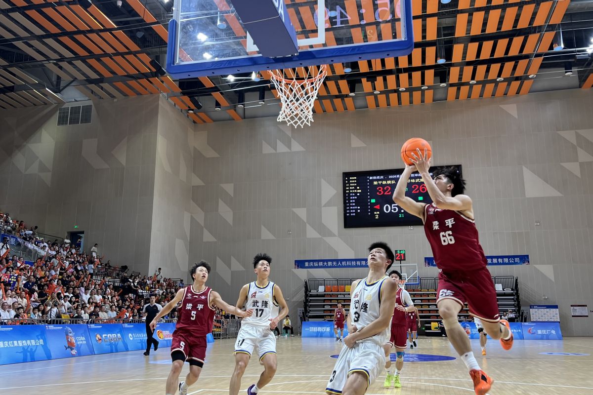 图为梁平纵横队对阵寻味武隆队比赛现场。肖江川 摄 图为梁平纵横队对阵寻味武隆队比赛现场。肖江川 摄