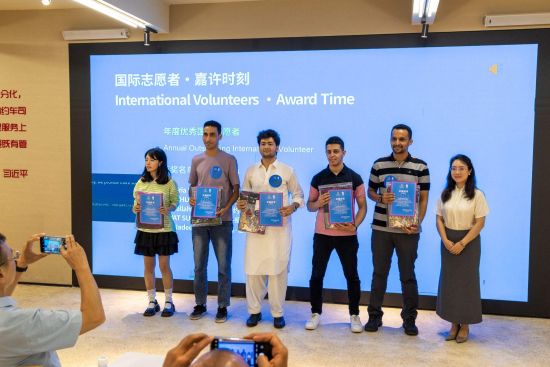 图为活动中的颁奖环节。张栩之 摄 图为活动中的颁奖环节。张栩之 摄