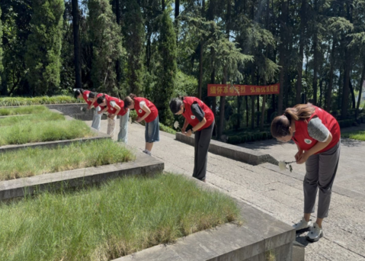 ͼΪ��Ա����������Ҿ����ʻ������ﰧ˼�������� ��