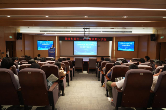 图为“健康科普行——万场健康知识讲座”职业健康专场活动在长安汽车全球研发中心举行。主办方 供图 图为“健康科普行——万场健康知识讲座”职业健康专场活动在长安汽车全球研发中心举行。主办方 供图