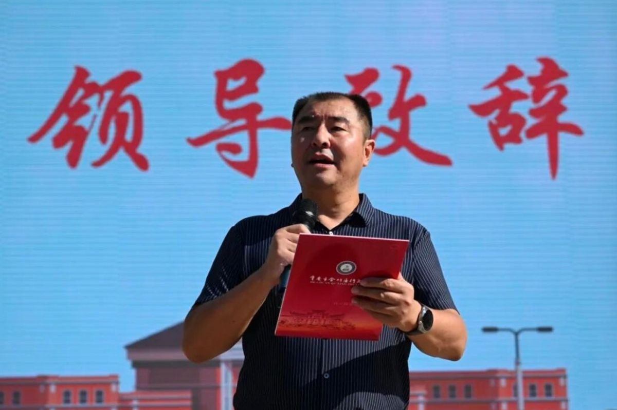 图为合川区行知小学校党支部书记、校长刘小强致辞。合川区行知小学校供图 图为合川区行知小学校党支部书记、校长刘小强致辞。合川区行知小学校供图