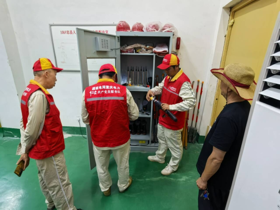 图为安全检查现场。 拔山中心卫生院 供图 图为安全检查现场。 拔山中心卫生院 供图