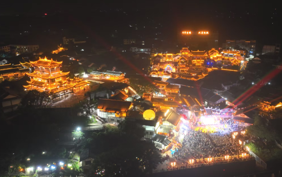 图为松溉古镇夜景。陈仕川 摄 图为松溉古镇夜景。陈仕川 摄