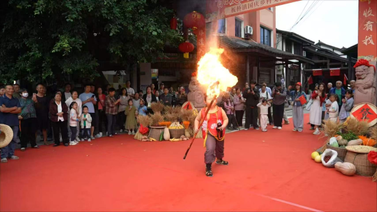 图为板桥镇民俗表演。陈仕川 摄 图为板桥镇民俗表演。陈仕川 摄
