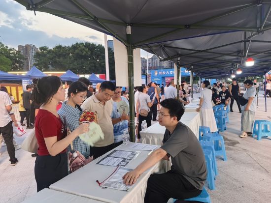 图为求职活动现场。铜梁区委宣传部 供图 图为求职活动现场。铜梁区委宣传部 供图