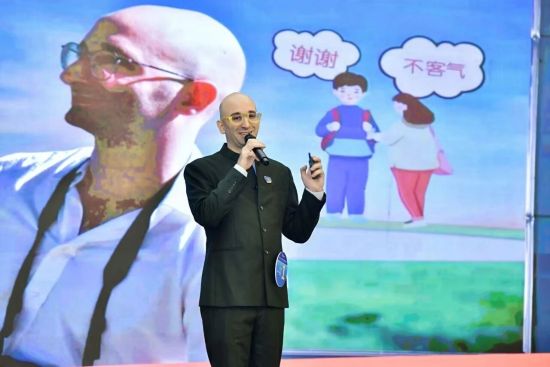 图为外籍选手在比赛中。重庆市政府外办供图 图为外籍选手在比赛中。重庆市政府外办供图