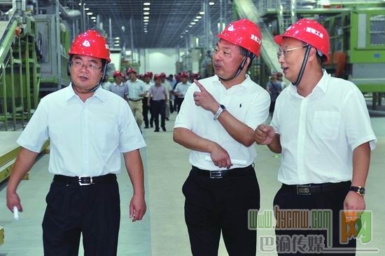 涪陵区长李洪义,区政协主席徐志红等调研涪陵卷烟厂新厂区建设 记者